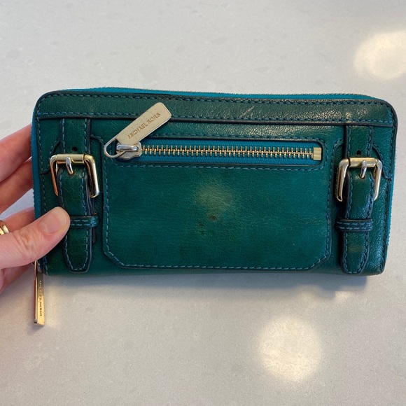 Michael Kors Wallet - Picture 2 of 3